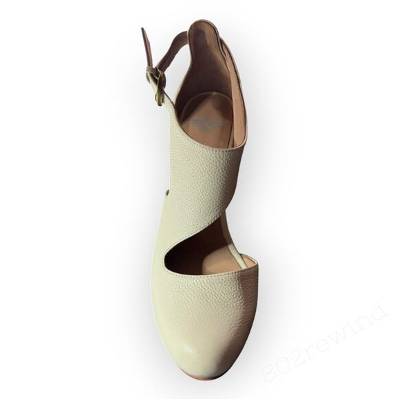 EU 38 ~ US 7.5 FORTRESS Luna Naya Asymmetric CutOut Pump PebbledIvory - Picture 10 of 14